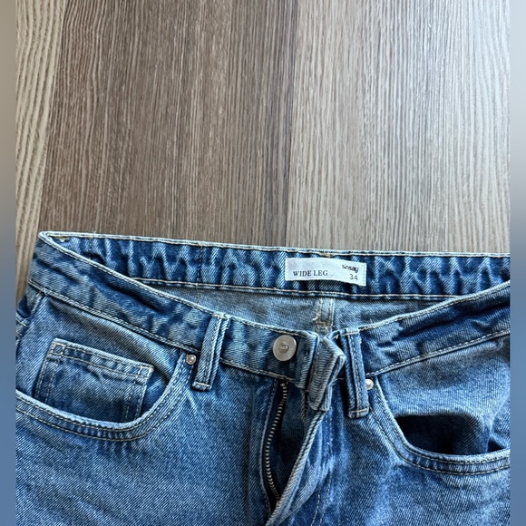 Low-rise, wide leg jeans - Picture 5 of 10